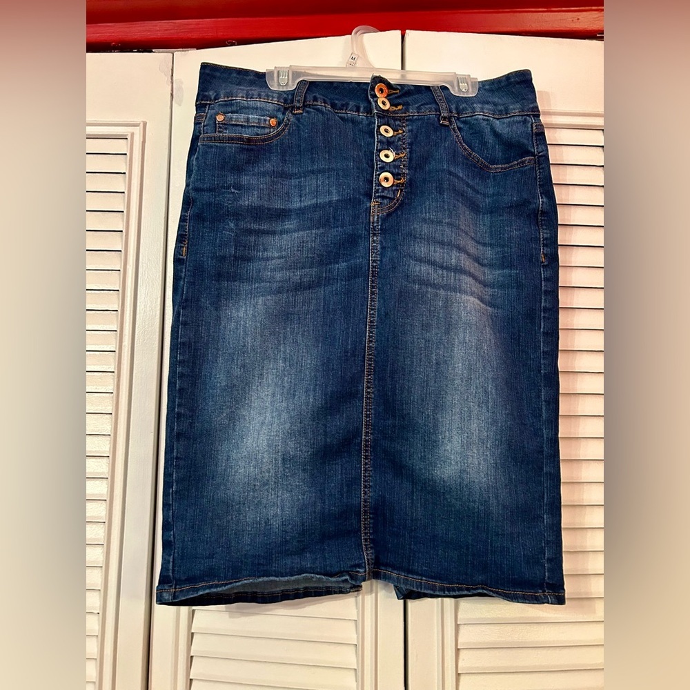 Jeans Denim above the knee skirt bottom closure front and back pockets size 10